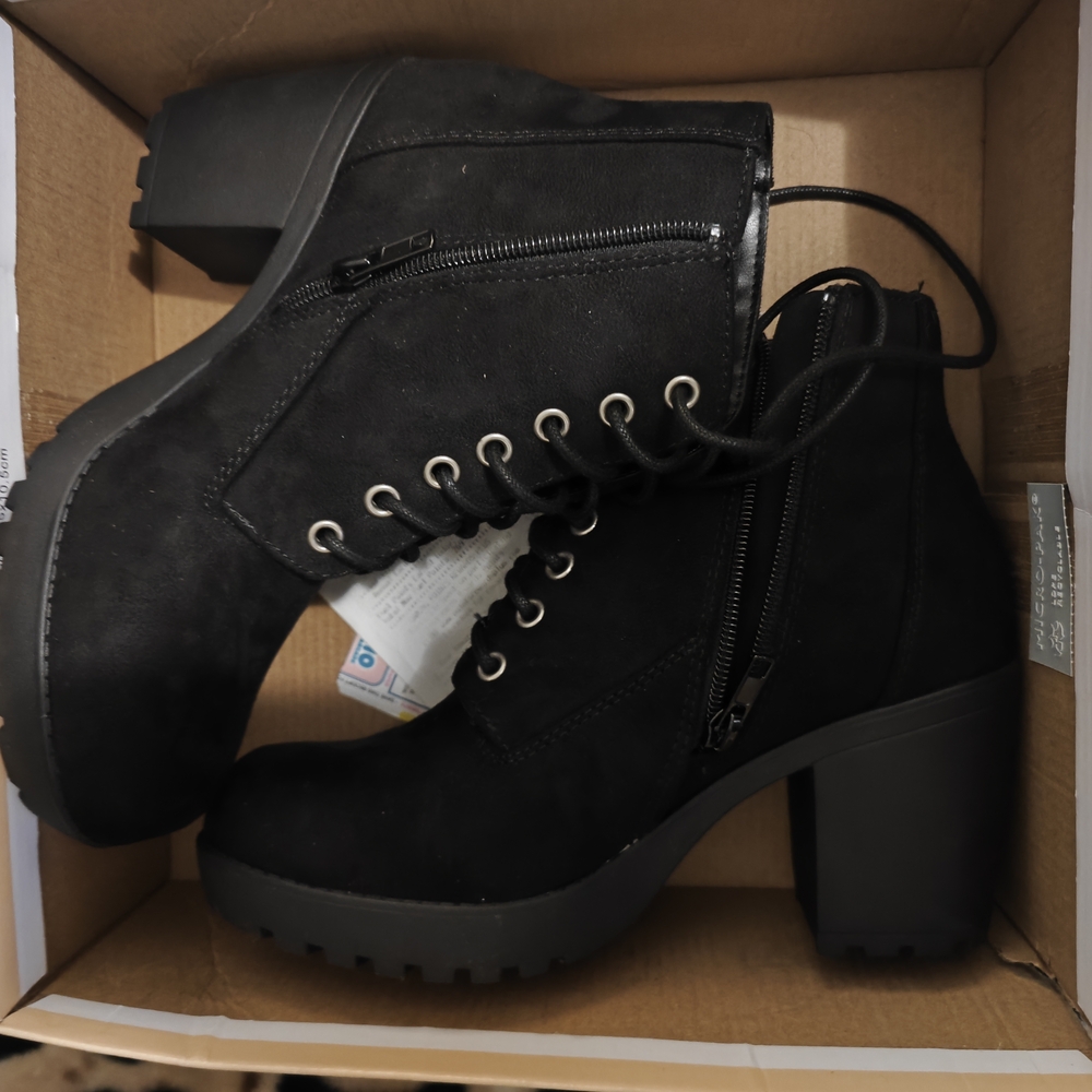 Soda Charcoal Lace-Up Boots